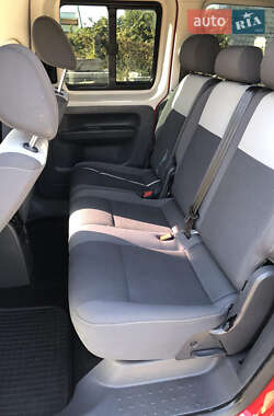 Минивэн Volkswagen Caddy 2011 в 