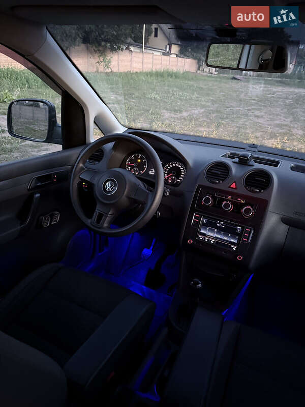 Минивэн Volkswagen Caddy 2010 в Смеле