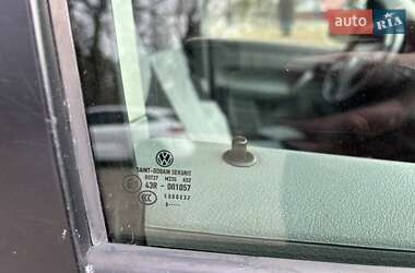 Вантажопасажирський фургон Volkswagen Caddy 2006 в 