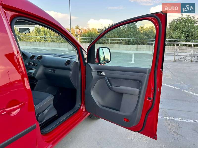 Мінівен Volkswagen Caddy 2014 в Києві