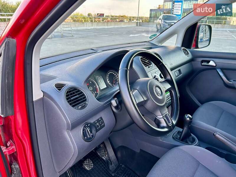 Мінівен Volkswagen Caddy 2014 в Києві