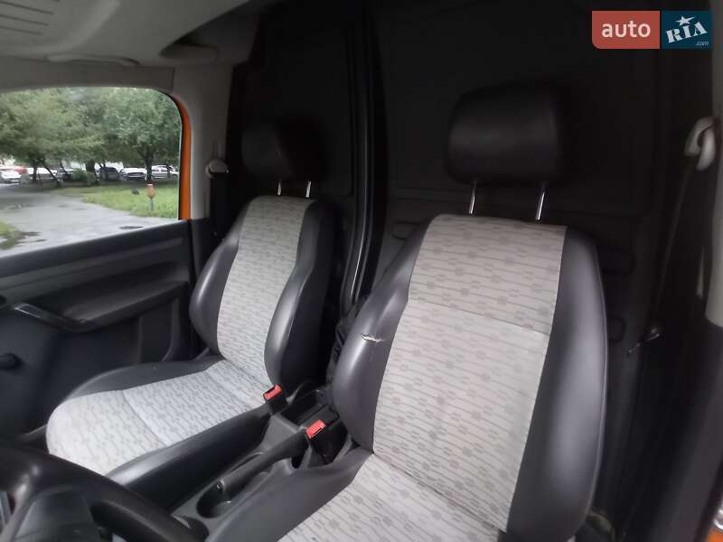 Грузовой фургон Volkswagen Caddy 2011 в Львове