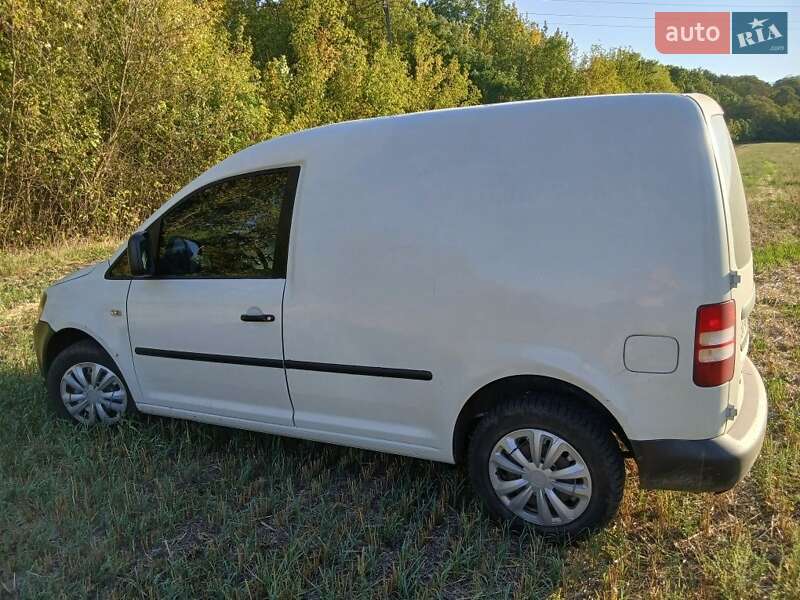 Вантажний фургон Volkswagen Caddy 2013 в Нових Санжарах