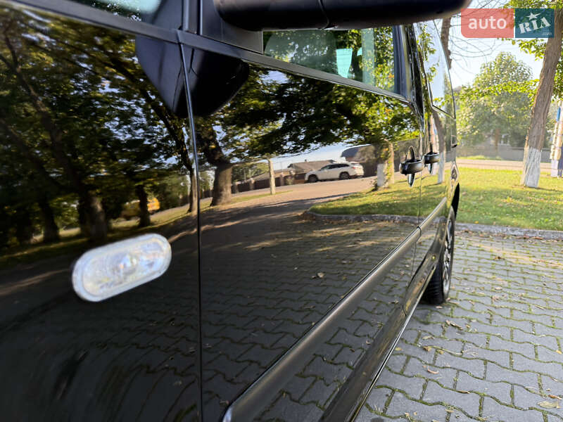 Минивэн Volkswagen Caddy 2005 в Черновцах