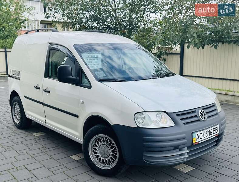 Вантажний фургон Volkswagen Caddy 2005 в Сваляві