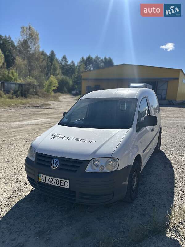 Грузовой фургон Volkswagen Caddy 2010 в Киеве