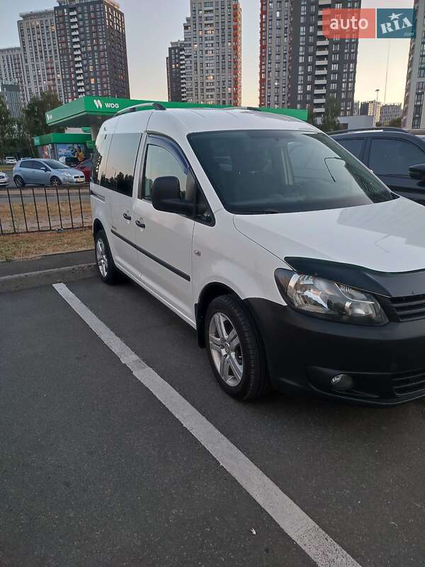 Мінівен Volkswagen Caddy 2011 в Києві