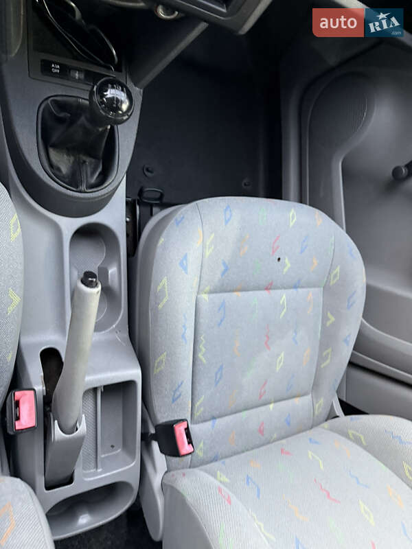 Вантажопасажирський фургон Volkswagen Caddy 2007 в Києві