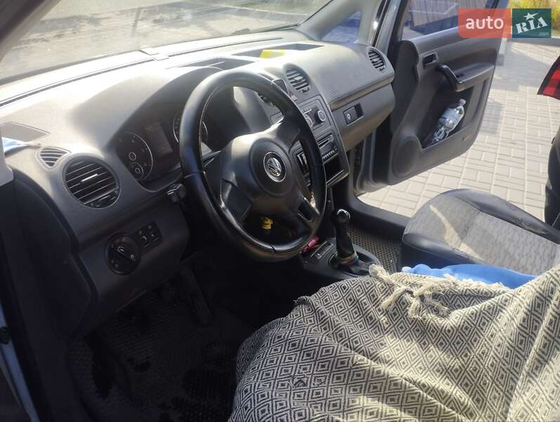 Вантажний фургон Volkswagen Caddy 2011 в Дніпрі