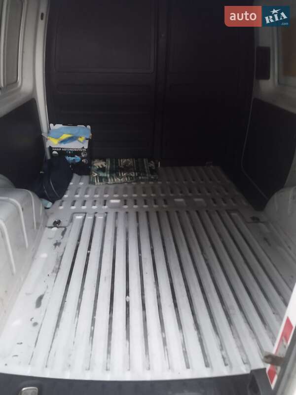 Грузовой фургон Volkswagen Caddy 2013 в Виннице
