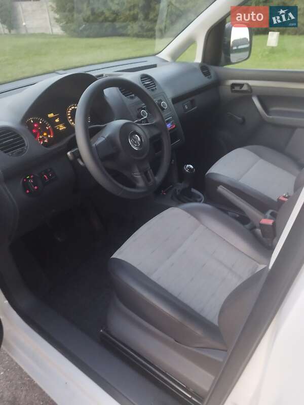 Грузовой фургон Volkswagen Caddy 2013 в Виннице