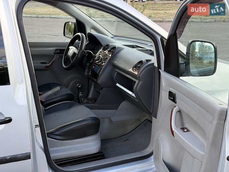 Минивэн Volkswagen Caddy 2004 в Николаеве