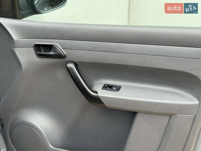 Минивэн Volkswagen Caddy 2011 в Сарнах