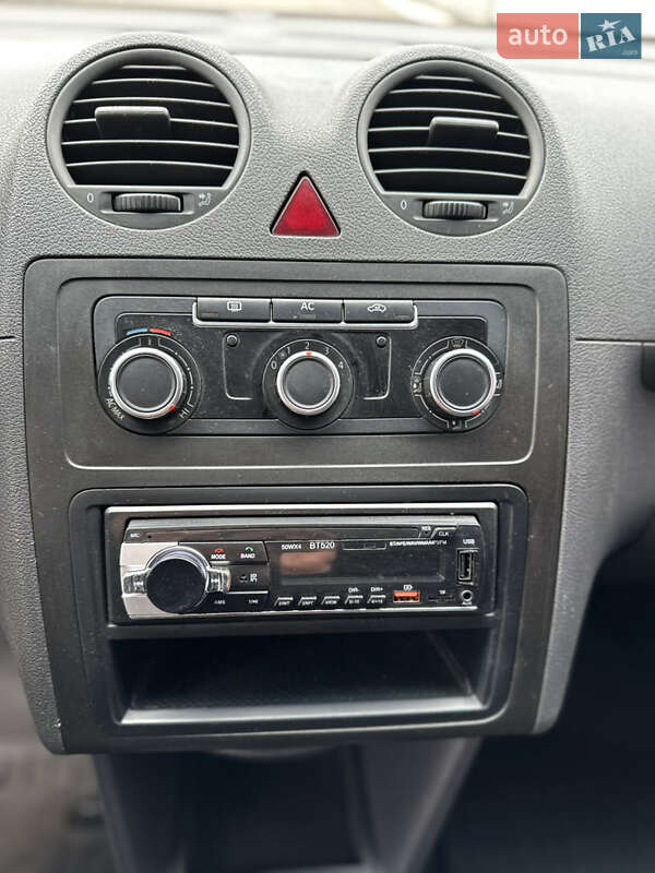 Грузовой фургон Volkswagen Caddy 2012 в Киеве