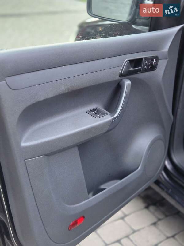 Минивэн Volkswagen Caddy 2012 в Киеве
