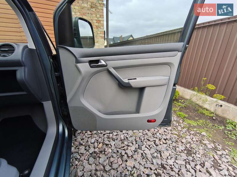 Минивэн Volkswagen Caddy 2006 в Львове