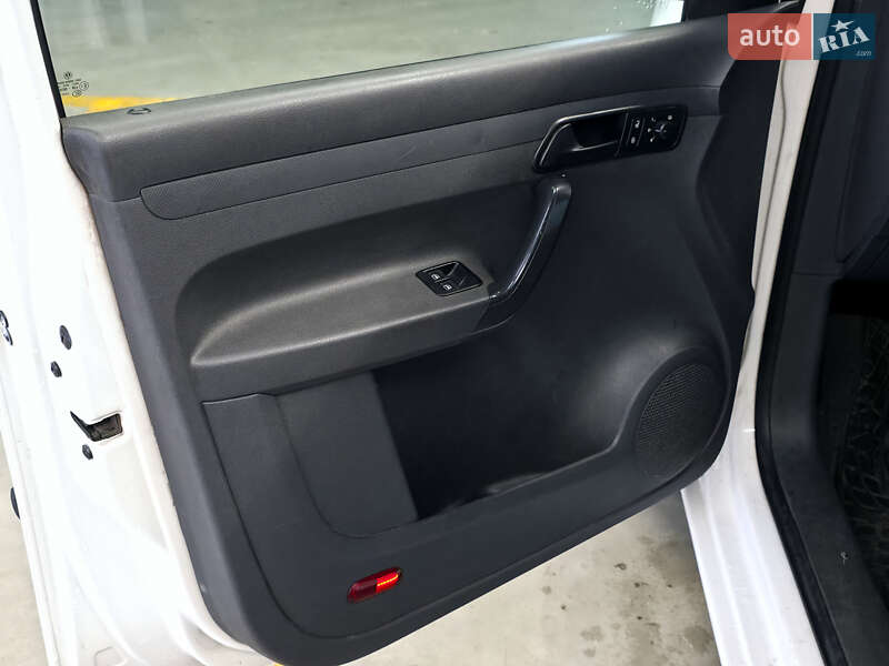 Грузовой фургон Volkswagen Caddy 2014 в Киеве