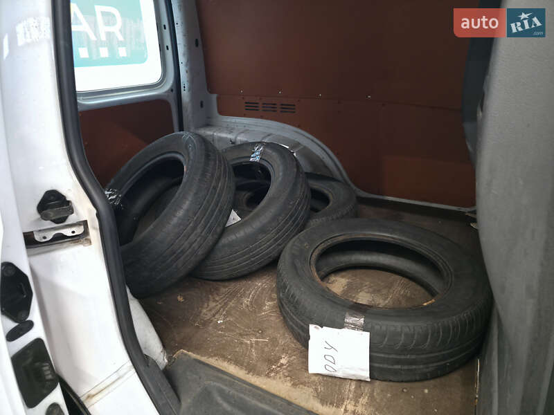Грузовой фургон Volkswagen Caddy 2014 в Киеве