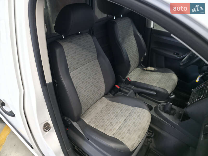 Грузовой фургон Volkswagen Caddy 2014 в Киеве