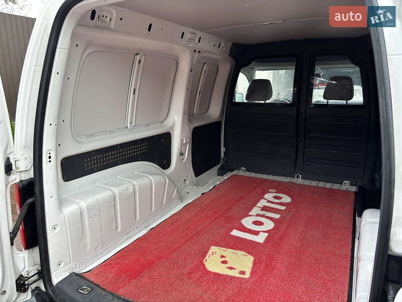 Грузовой фургон Volkswagen Caddy 2015 в Житомире