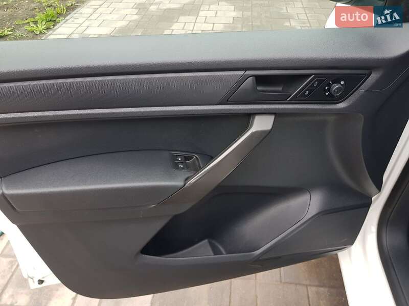 Грузовой фургон Volkswagen Caddy 2018 в Остроге