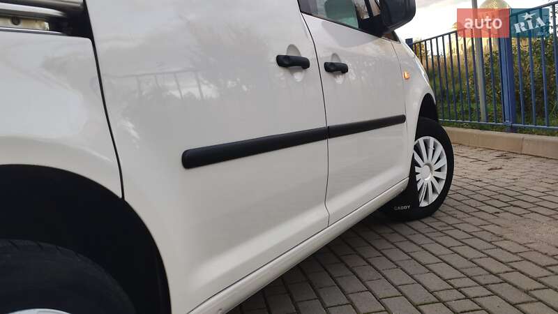 Грузовой фургон Volkswagen Caddy 2006 в Дрогобыче