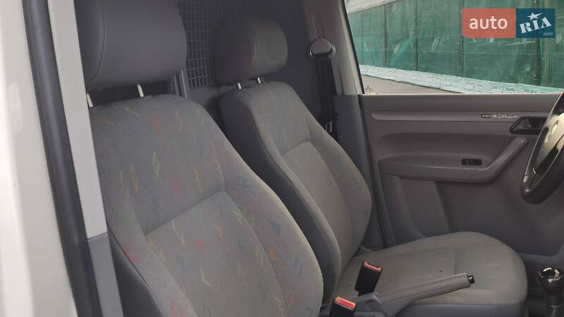 Грузовой фургон Volkswagen Caddy 2006 в Дрогобыче