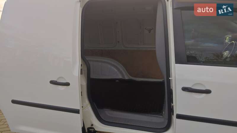 Грузовой фургон Volkswagen Caddy 2006 в Дрогобыче