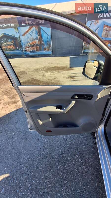 Минивэн Volkswagen Caddy 2008 в Киеве