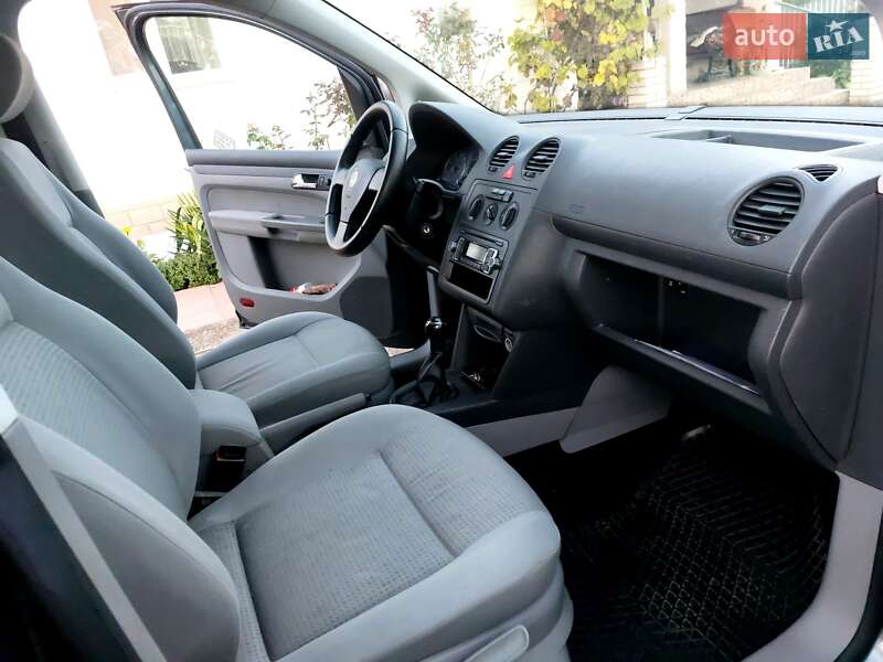 Минивэн Volkswagen Caddy 2010 в Черновцах