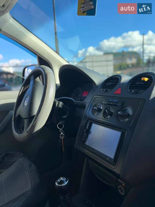 Минивэн Volkswagen Caddy 2008 в Вараше