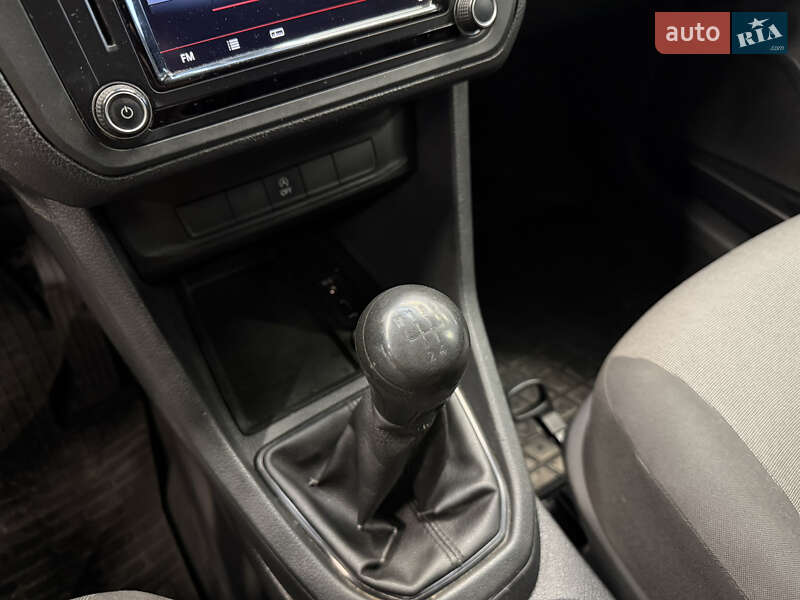 Вантажний фургон Volkswagen Caddy 2017 в Києві