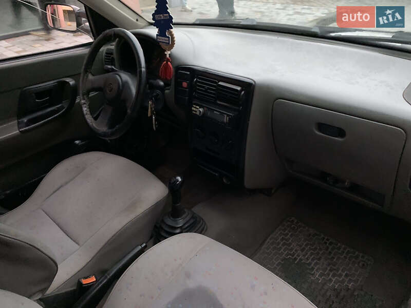 Вантажопасажирський фургон Volkswagen Caddy 1996 в Луцьку