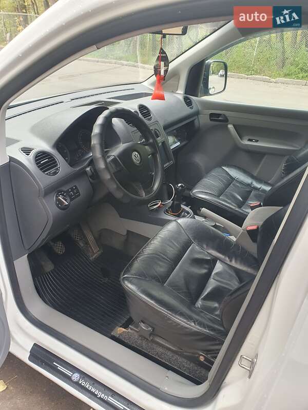 Минивэн Volkswagen Caddy 2008 в Киеве