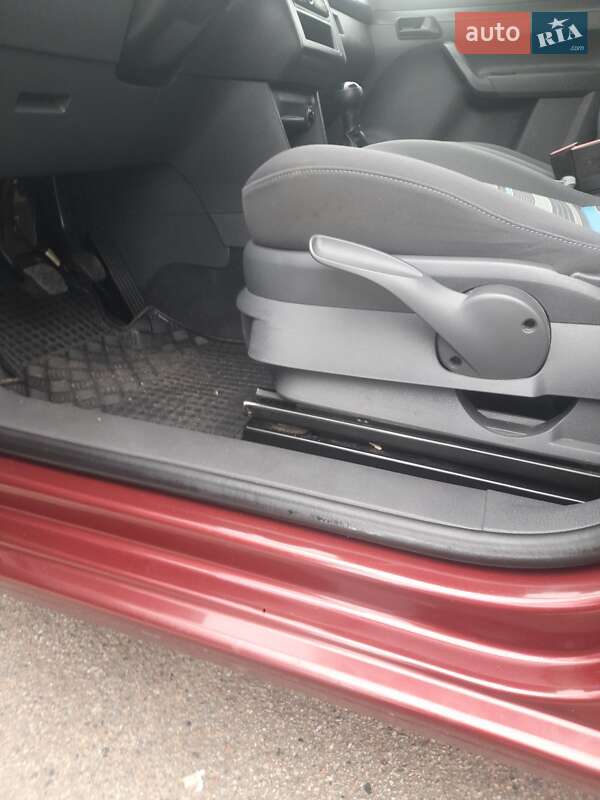 Мінівен Volkswagen Caddy 2011 в Рокитному