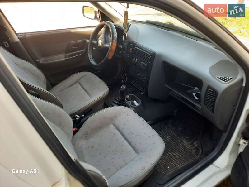 Грузовой фургон Volkswagen Caddy 2002 в Прилуках