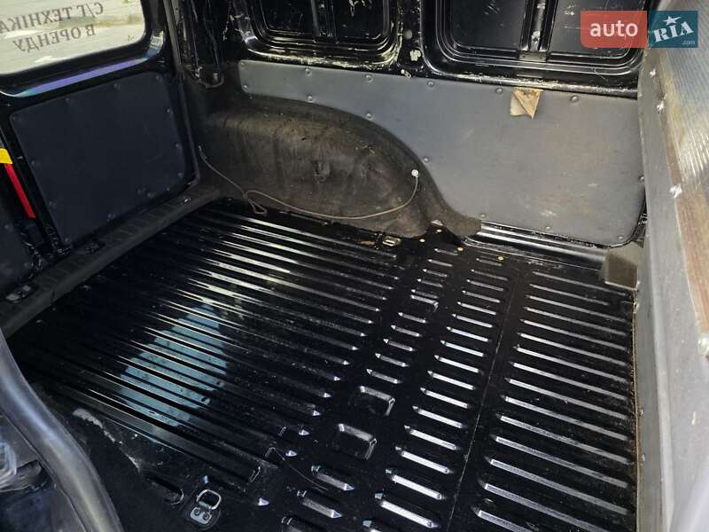 Вантажний фургон Volkswagen Caddy 2012 в Тернополі