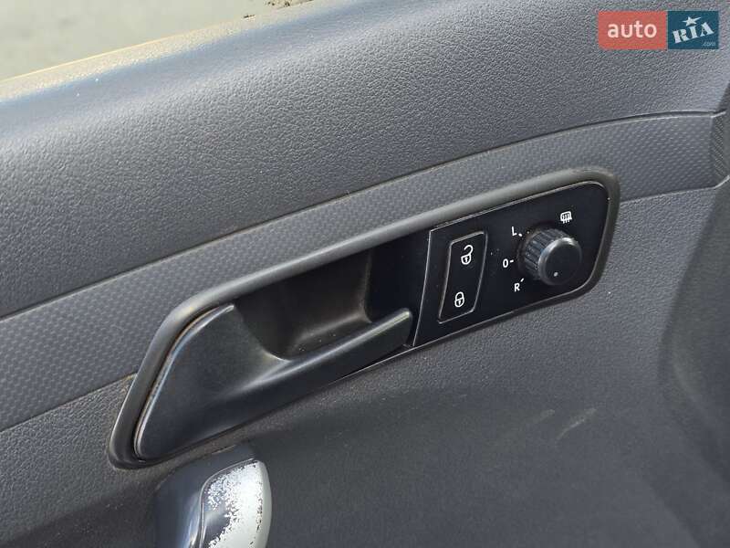 Вантажний фургон Volkswagen Caddy 2012 в Тернополі