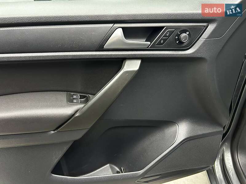 Мінівен Volkswagen Caddy 2017 в Чернівцях