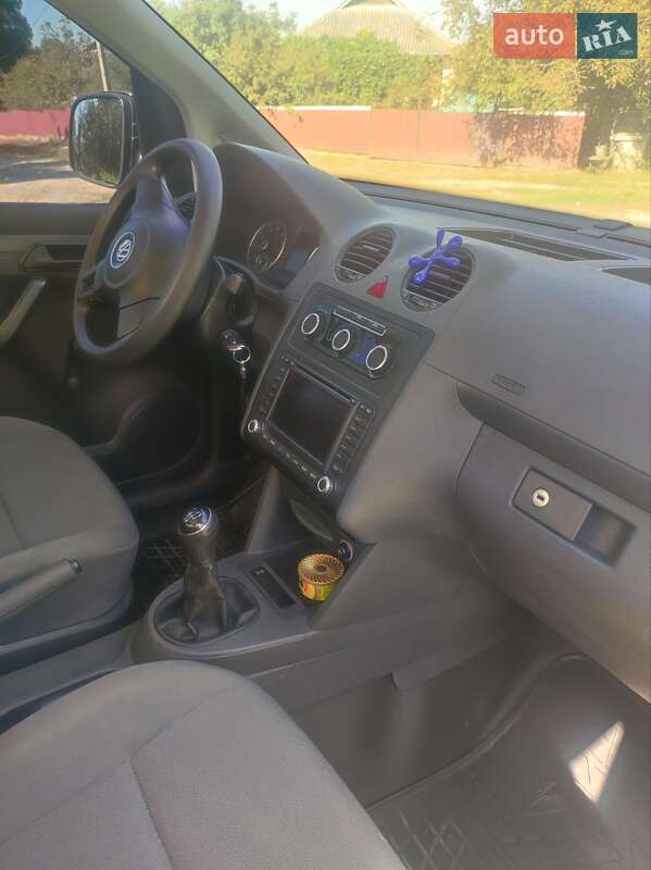 Грузовой фургон Volkswagen Caddy 2013 в Баре