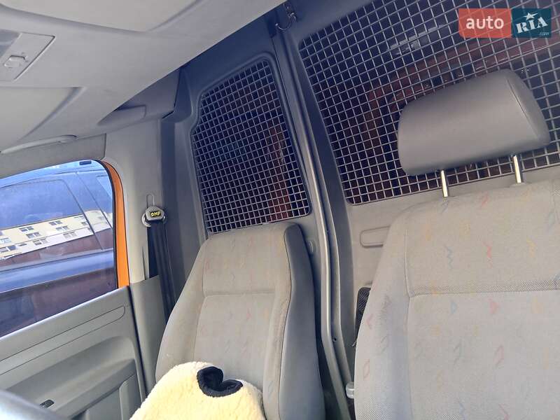 Вантажний фургон Volkswagen Caddy 2008 в Івано-Франківську