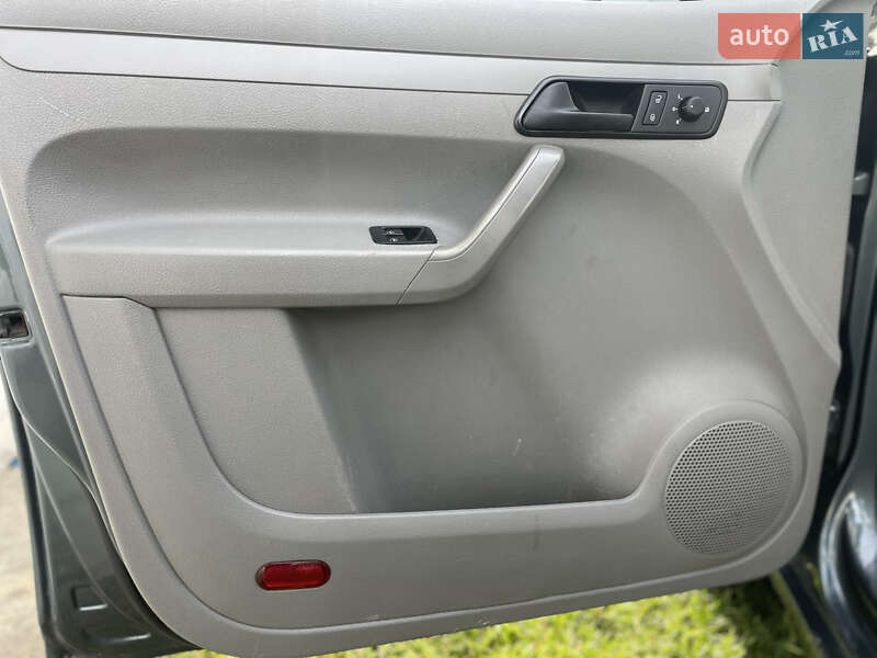 Минивэн Volkswagen Caddy 2008 в Староконстантинове