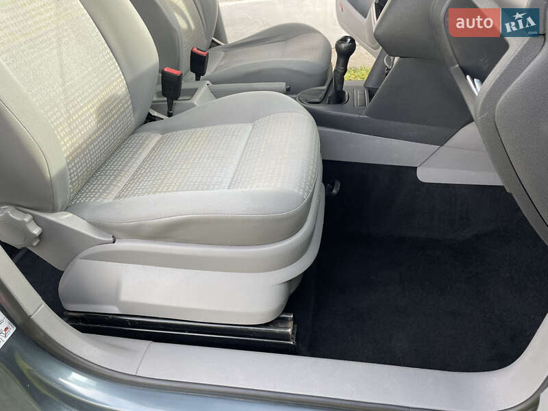 Минивэн Volkswagen Caddy 2008 в Староконстантинове