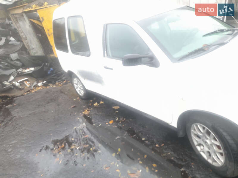 Минивэн Volkswagen Caddy 2003 в Житомире фото 5 Минивэн Volkswagen Caddy 2003 в Житомире