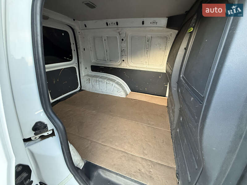 Грузовой фургон Volkswagen Caddy 2011 в Киеве фото 30 Грузовой фургон Volkswagen Caddy 2011 в Киеве