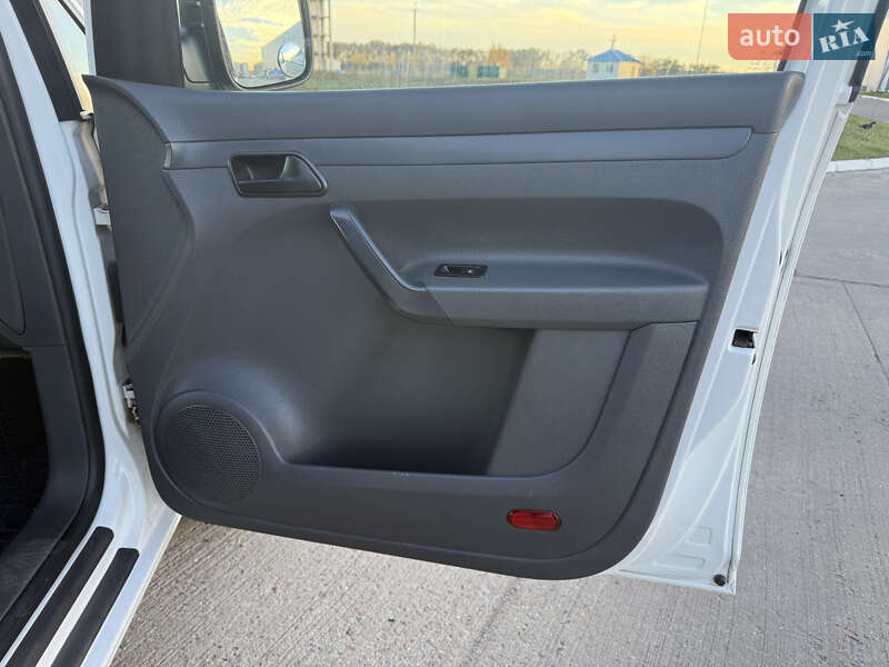 Грузовой фургон Volkswagen Caddy 2011 в Киеве фото 16 Грузовой фургон Volkswagen Caddy 2011 в Киеве
