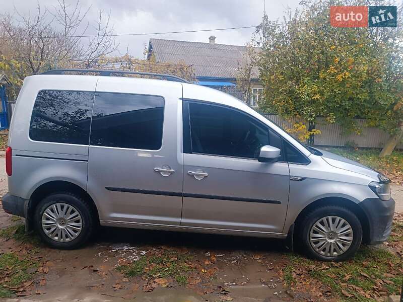 Минивэн Volkswagen Caddy 2015 в Кельменцах
