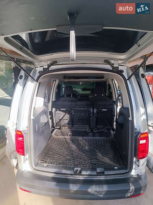 Минивэн Volkswagen Caddy 2015 в Кельменцах