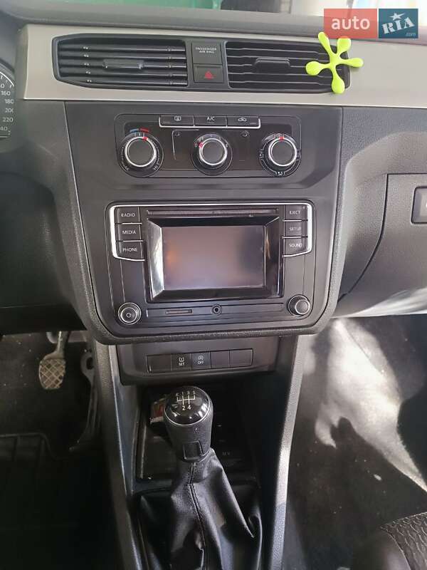 Минивэн Volkswagen Caddy 2015 в Кельменцах