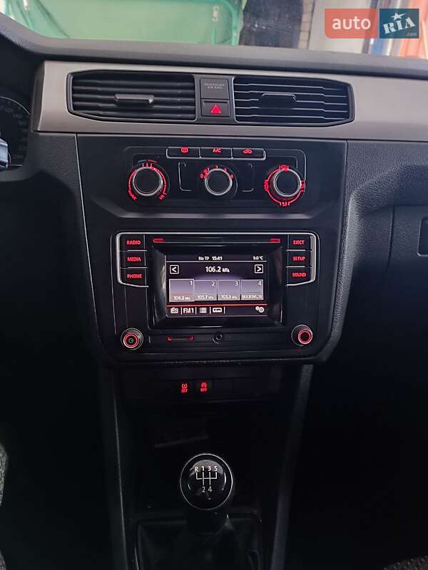 Минивэн Volkswagen Caddy 2015 в Кельменцах